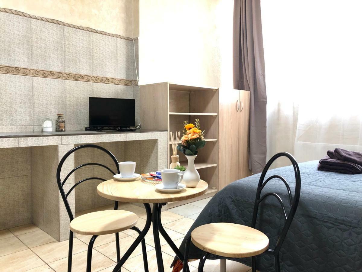 Modern Aparthotel Near Metro Pecherska 基輔 外观 照片