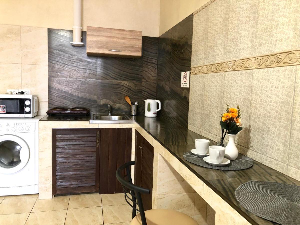 Modern Aparthotel Near Metro Pecherska 基輔 外观 照片